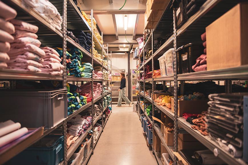We hebben alles in ons magazijn ter beschikking en op voorraad om de bestellingen van jouw webshop te versturen naar de klant.